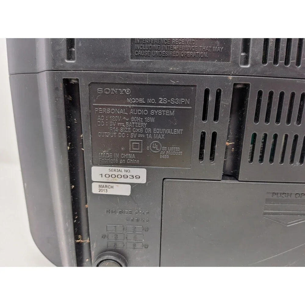 Sony ZS-S3iPN CD Boombox AM/FM Radio Lightning Dock 2013 Tested